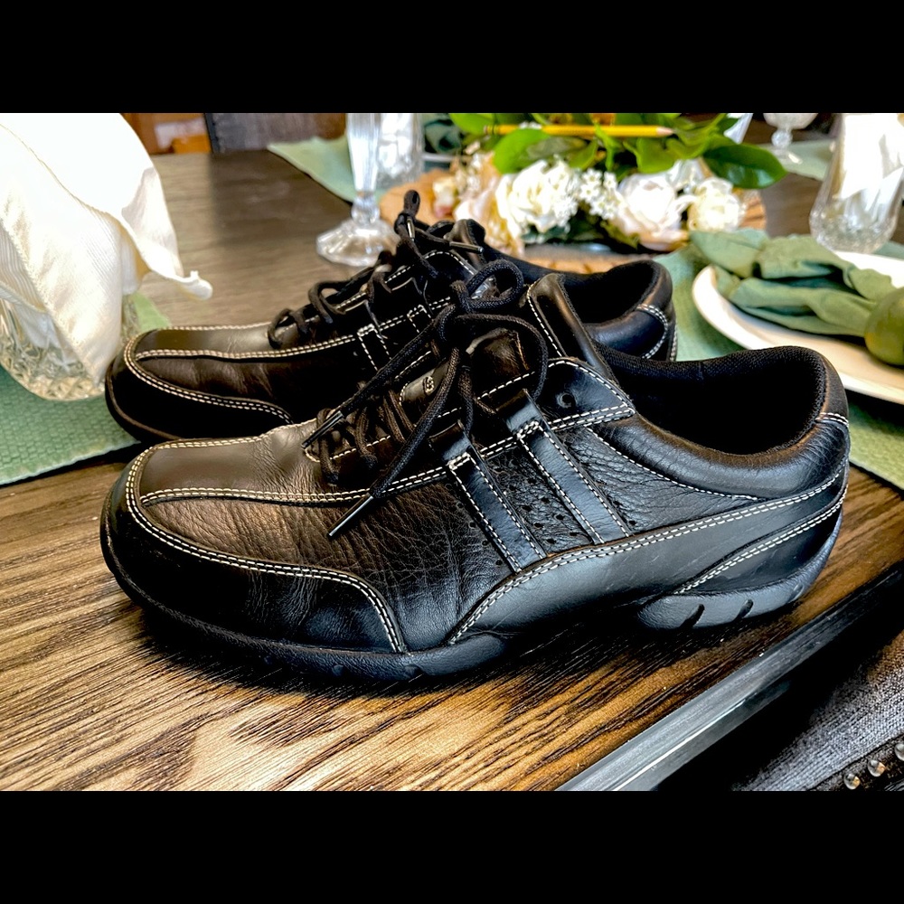 Rockport XCS walking shoes Sz 9.5 VeryComfortable